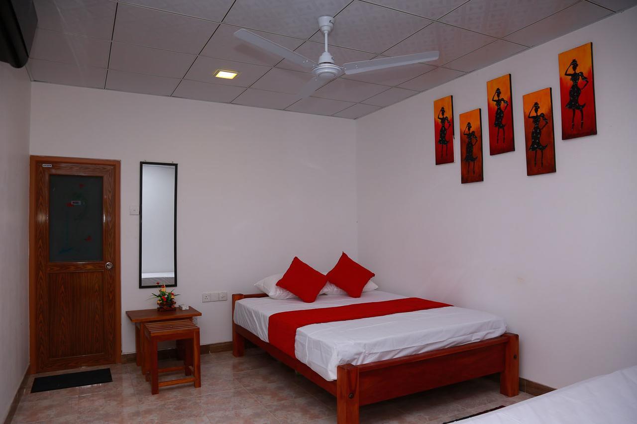Wild Breeze Hotel Tissamaharama Exterior photo